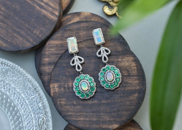 emeralds-is-precious-gemstone